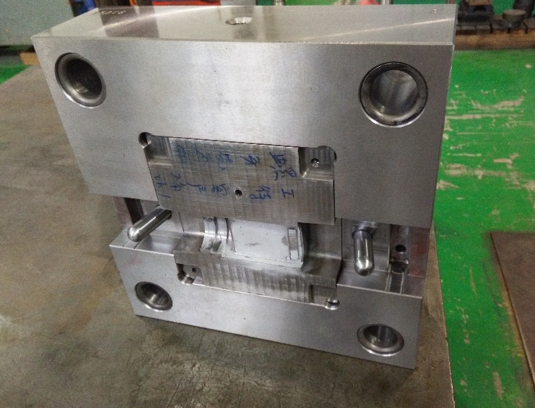 Plastic Injection Mould household and old age parts OEM